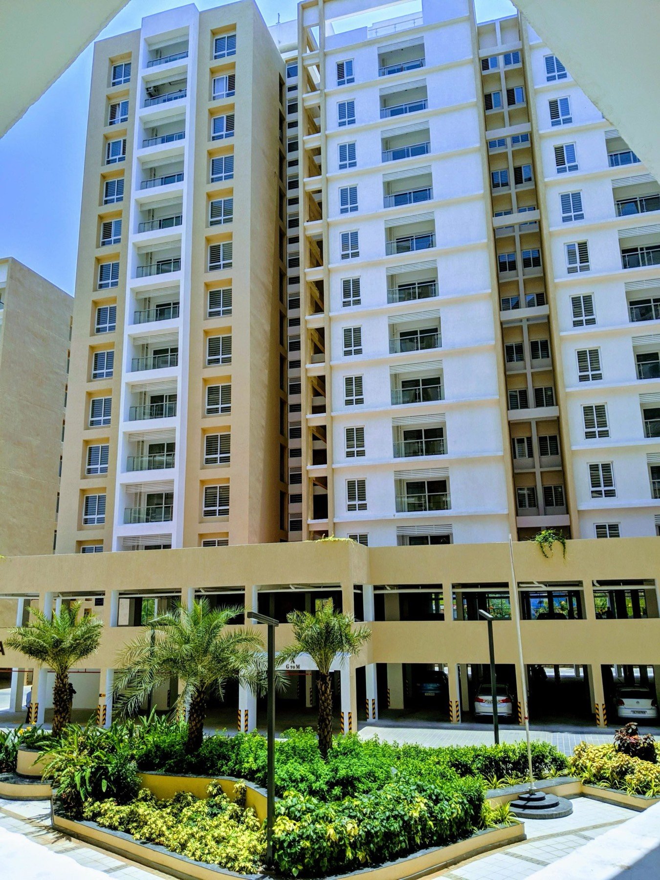 AVM Asta, a residential tower above landscaped gardens